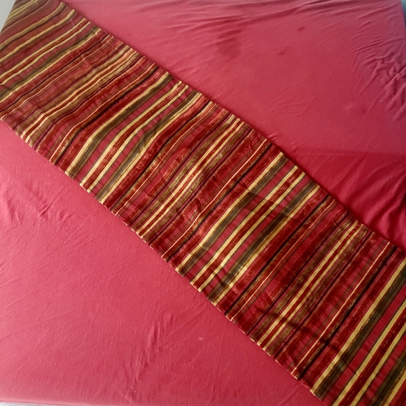 Table Runner - Picture 2 of 5